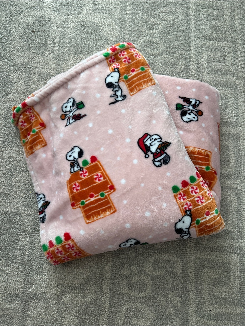 Peanuts Snoopy Berkshire Pink Christmas Gingerbread Throw Blanket